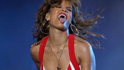 Rihanna içip gece kulübünü karıştırdı!