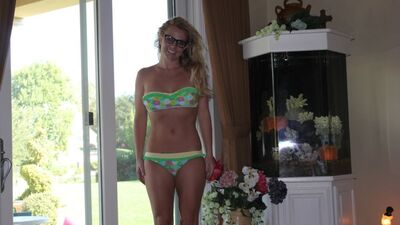Britney Spears'ten Twitter'da bikini şov!