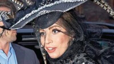 Tavuskuşu Lady Gaga!