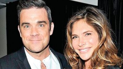 Karnı burnunda ödül töreninde!