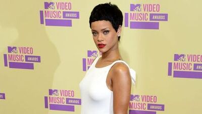 Dayakçı aşkını öptü!