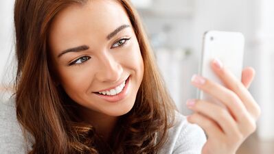 Uzun zamandır beklenen "akıllı telefon" görücüye çıktı!