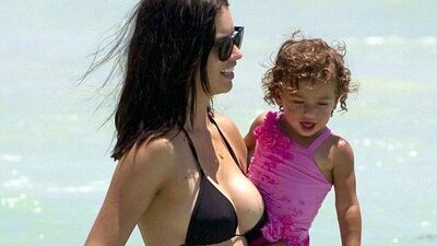 İkinci kez anne oldu!