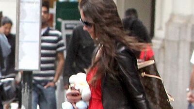 Aman Katie eteğe dikkat!