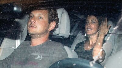 Yine yüzük gösterdi!