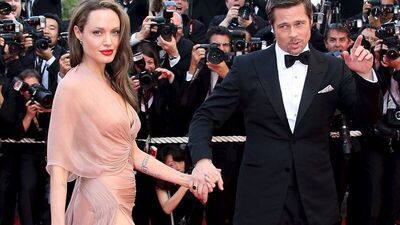 Angelina geziyor Brad ev işlerini yapıyor!