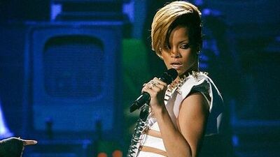 Saçları için servet ödüyor!