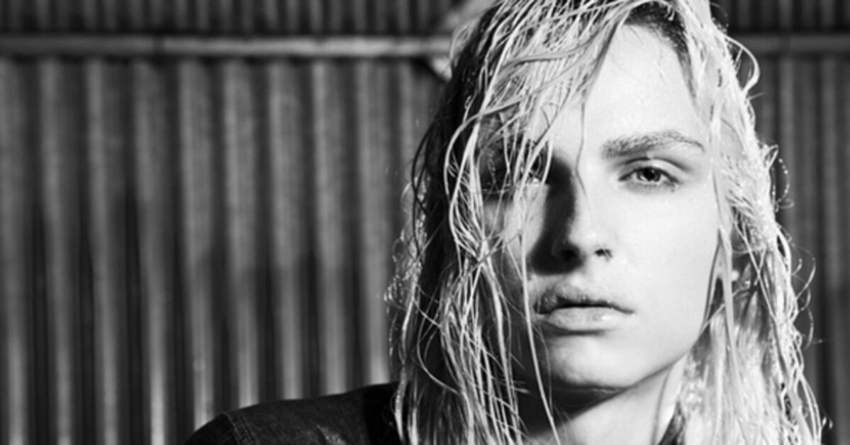 Aykırı kimliğiyle model Andrej Pejic...