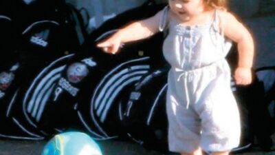 En sevdiği oyuncağı futbol topu!