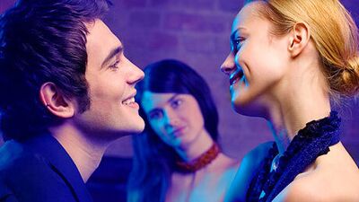 "Sosyal ağlar ilişkilere büyük zarar veriyor!"