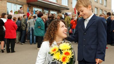 Okul kapısında beklemek çocuklara zarar veriyor!