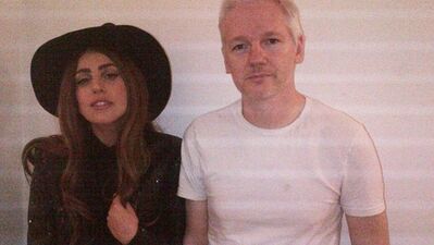 Lady Gaga, Assange'la akşam yemeği yedi!