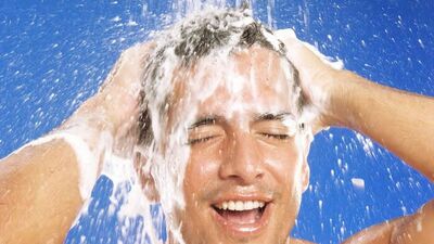 Erkeklerin saç dökülmelerine etkili çözüm...