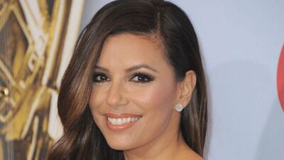 Dövmelerini sildiriyor!