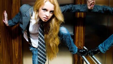 Eyvah! Asansörde kaldım!