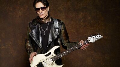 3 Grammy ödüllü gitar virtüözü Steve Vai yedi yıl aradan sonra Türkiye'de!