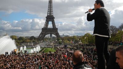 Paris'te 20 bin kişiyle Gangnam Style dansı!