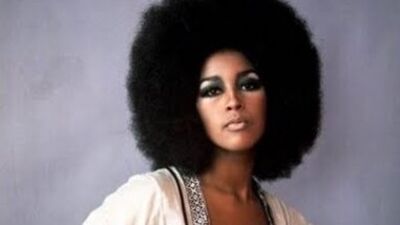 Tadilat parası için aşk mektuplarını satıyor!