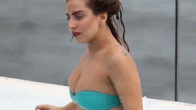 Konser arası havuz sefası!