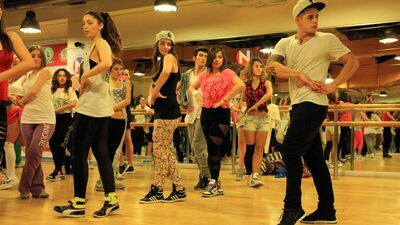 Kızlar da Casper'a koştu!