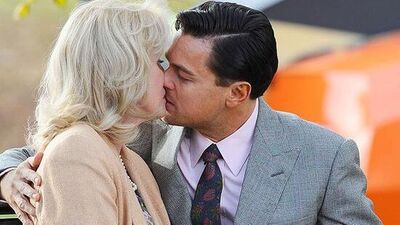 66'lık yıldızı 11 kez öptü!