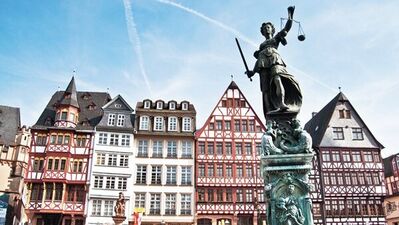 Frankfurt'un kalbi: Römerberg...