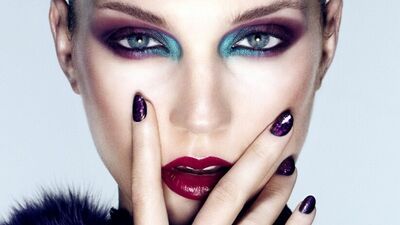 Büyük gözlere sahip olmak için 5 hile!