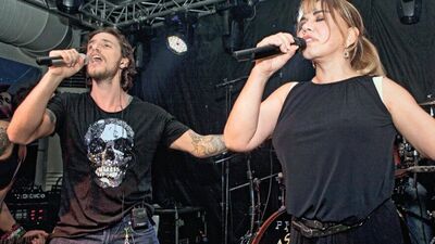 Anne-oğul aynı sahnede!