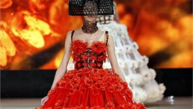 Alexander McQueen 2013 İlkbahar defilesi...