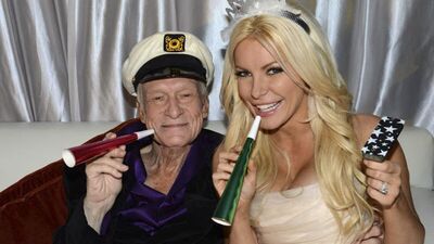 86'lık Playboy evlendi!