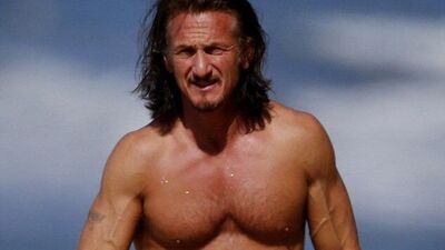 52'lik oyuncudan gövde gösterisi!