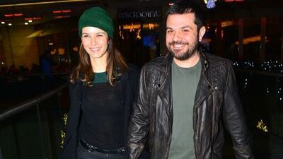 Aşıklar her yerde el ele geziyor!