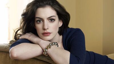 Çekimde kolunu kırmış!