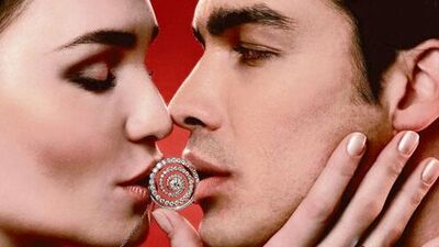 Takmak için para alıyorlar!