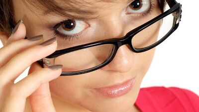 Yakın gözlüğü tarih mi oluyor?