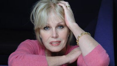 Joanna Lumley: "Dar giyip içersen tecavüz ederler!"
