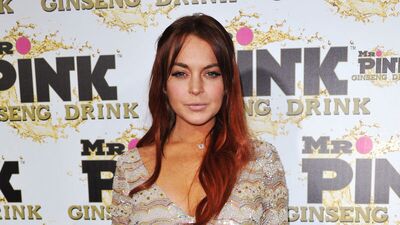 Hollywood'un asi kızı çorapla geziyor!