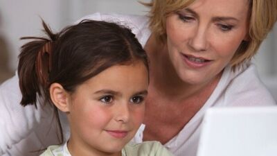 Anneler çocuklarını gözetlemek için Facebook'a giriyor!