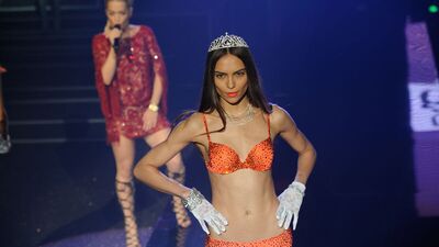 Hem göz hem kulak için defile