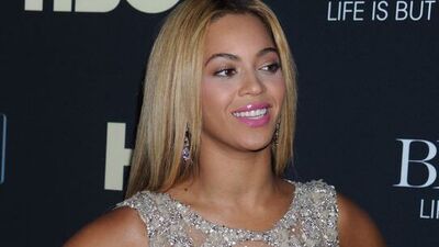 Ruj sürüp sutyen taktılar!