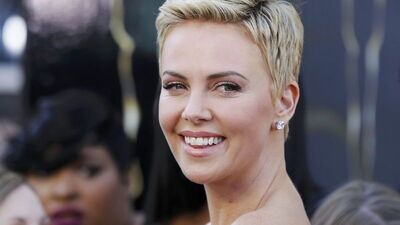 Önce kendi saçları gitti sonra oğlununkiler!