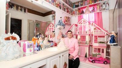 2 bin Barbie'si olan adam!