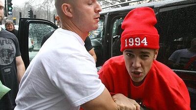 Justin çıldırdı!