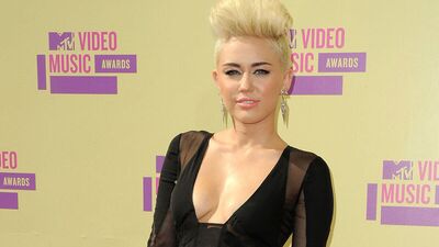 Miley kendini işine adadı!