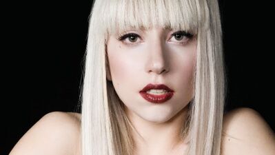 Pırlantalı siyah gelinlik giyecek!