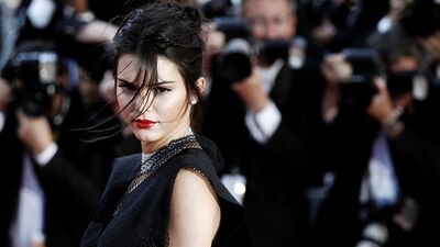 Kırmızı ruj kadını genç gösteriyor!