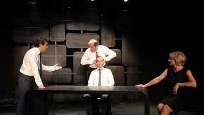 "Çirkin" Beyoğlu Küçük Sahne'de!