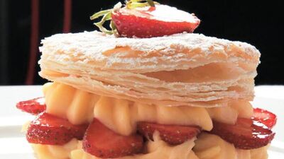 Çilekli milföy pastası...