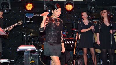 Üste para verseler şarkısını söylemem!