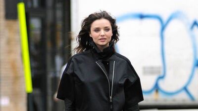 Ünlülerde deri tayt modası...